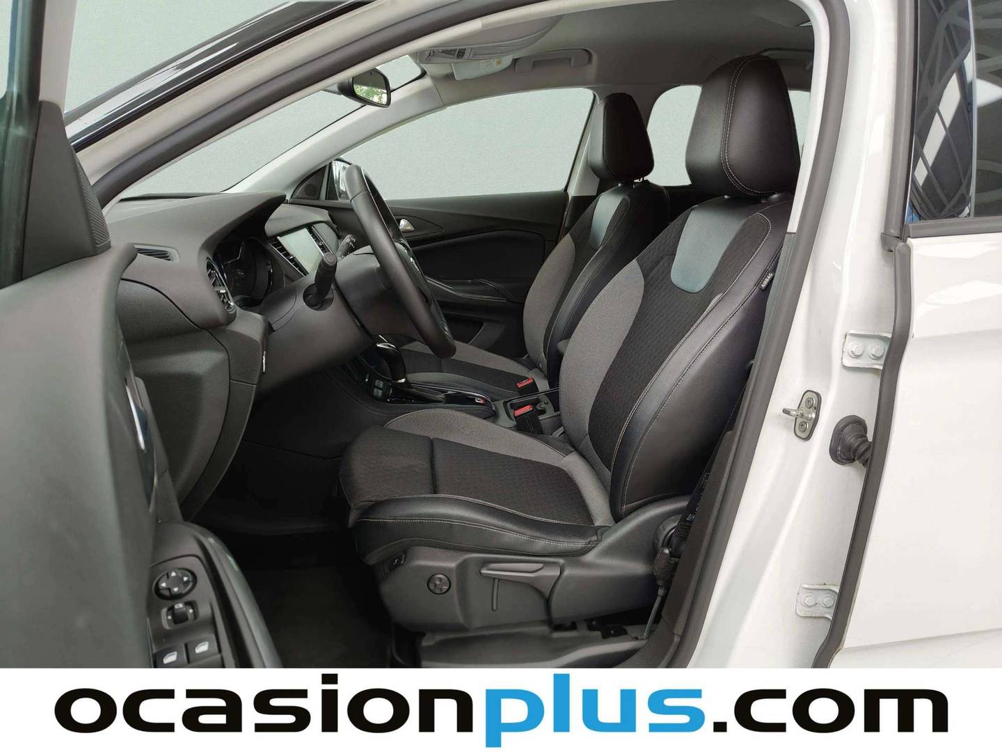 Foto asientos delanteros Opel Grandland X Opel Grandland X 1.2 Turbo 120 Aniversario Auto (130 CV)