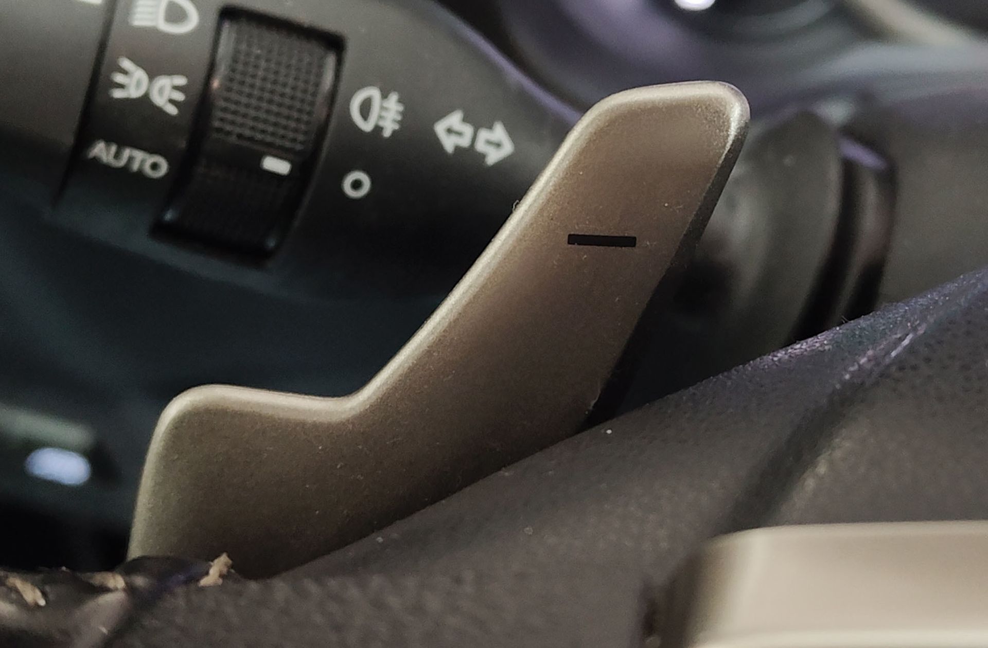 Lexus NX 300h Premium 2WD - foto 30