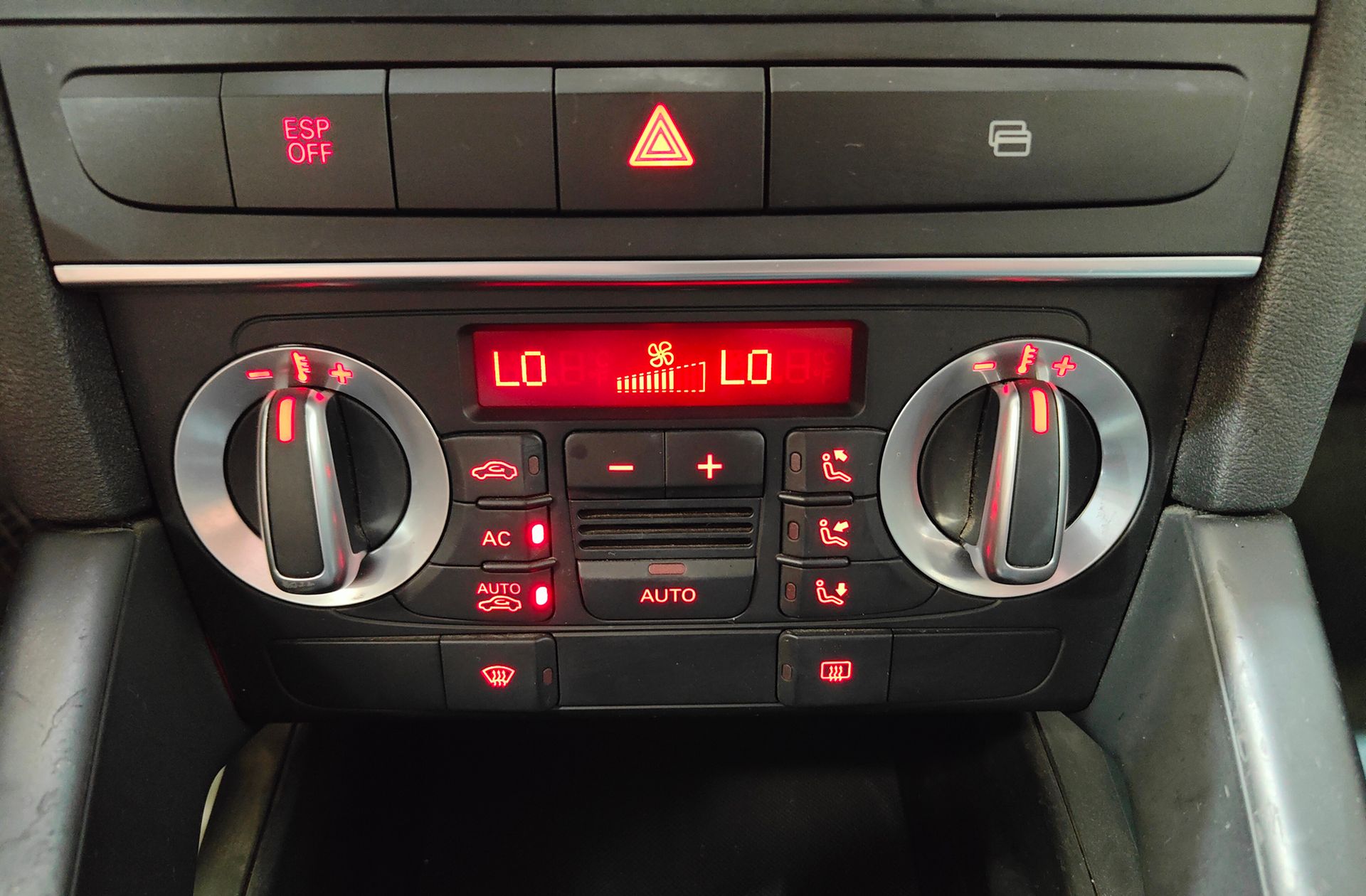 Audi A3 1.9 TDIe DPF Attraction - foto 24