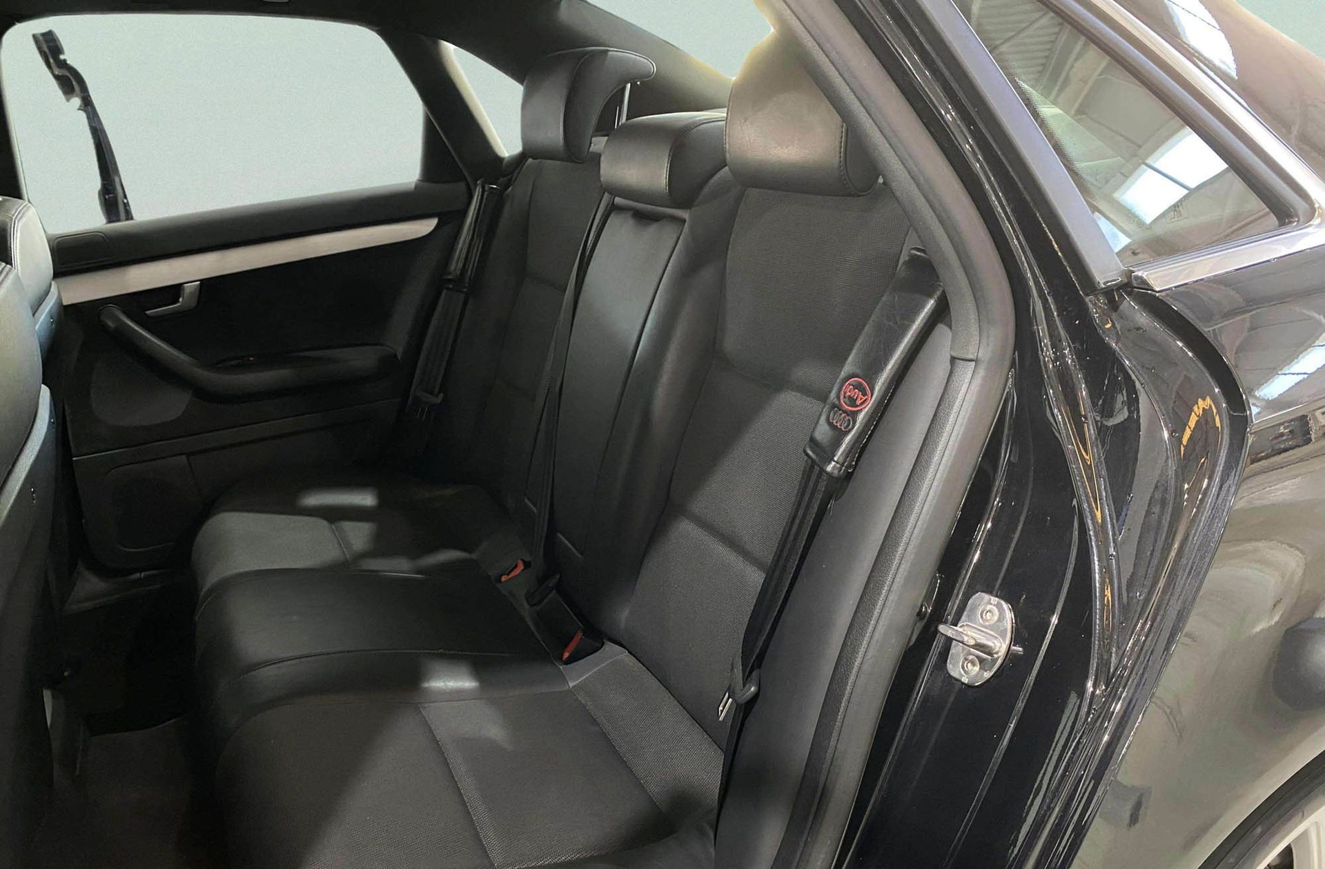 Audi A4 2.0 TDI - foto 9