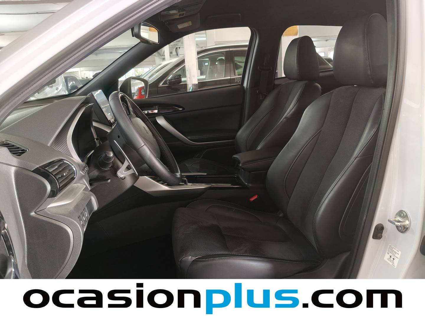 Foto asientos delanteros Mitsubishi Eclipse Cross Mitsubishi Eclipse Cross 2.4 PHEV Kaiteki 4WD Auto (188 CV)