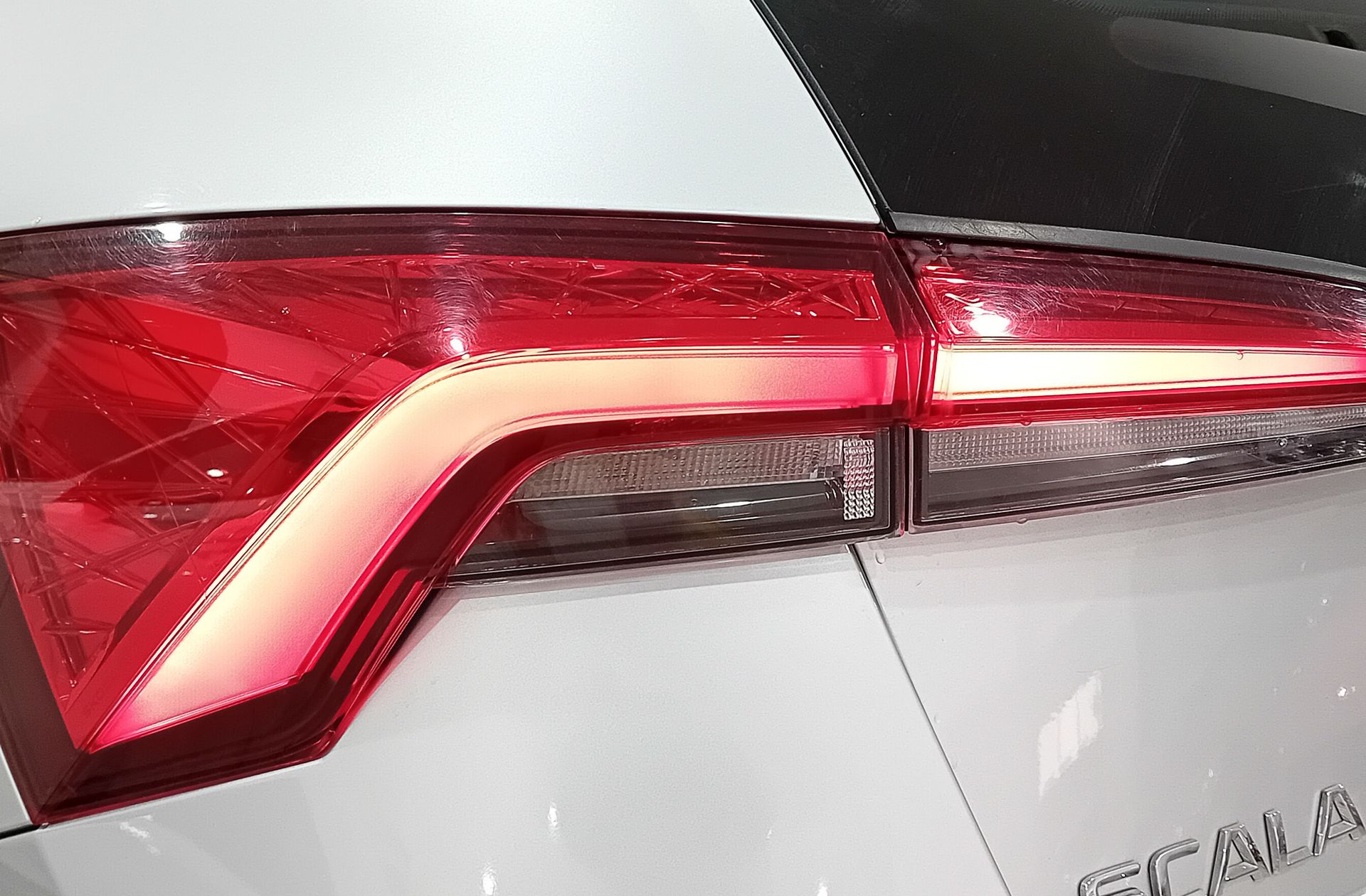 Škoda Scala 1.5 TSI Emotion - foto 16