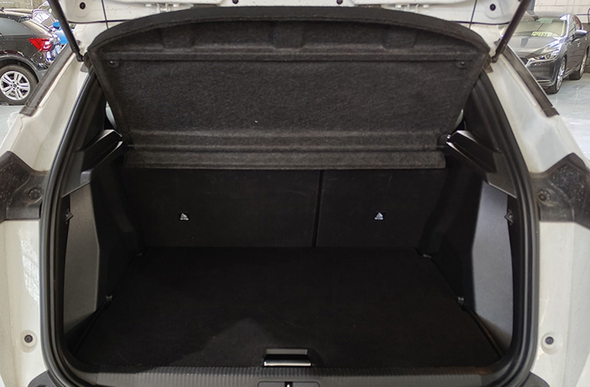 Peugeot 2008 BlueHDi 110 Allure - foto 18