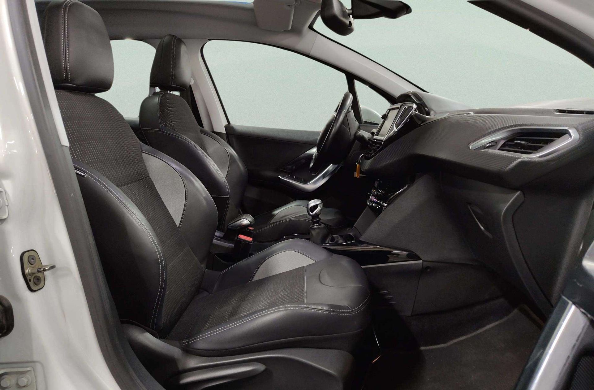 Peugeot 2008 BlueHDi 120 Allure - foto 19
