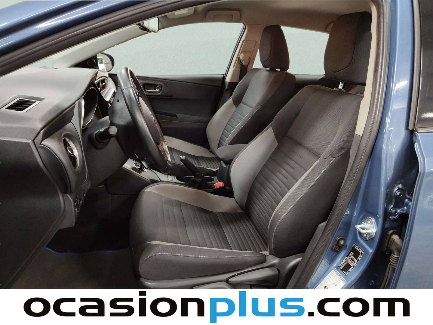 Foto asientos delanteros Toyota Auris Toyota Auris 140H Hybrid Active (136 CV)