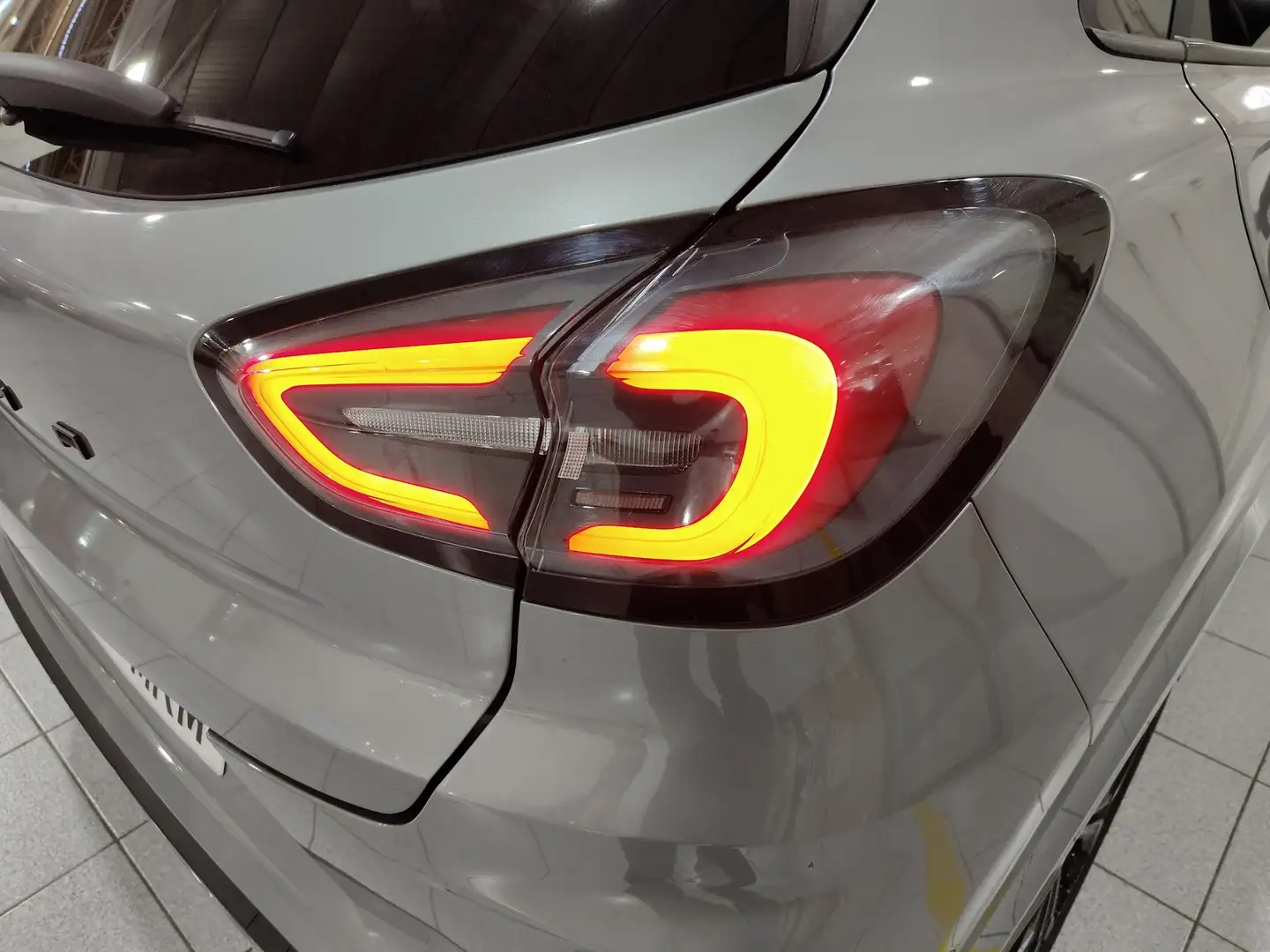 Foto Ford Puma Ford Puma 1.0 EcoBoost MHEV ST-Line X Auto (125 CV)