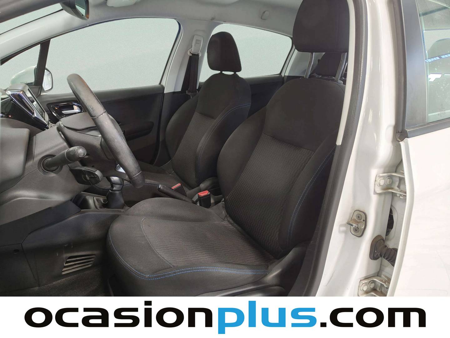 Foto asientos delanteros Peugeot 208 Peugeot 208 PureTech Signature (82 CV)
