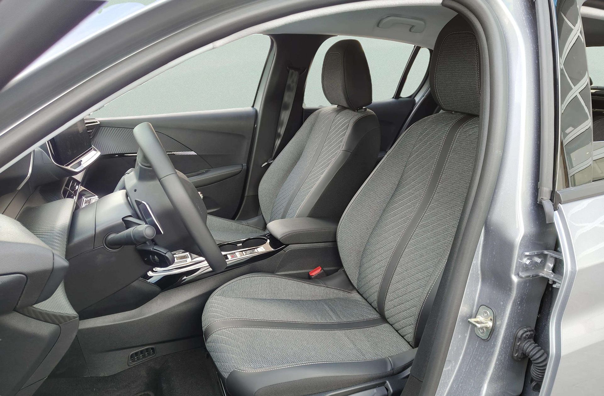 Peugeot 208 Allure Hybrid eDCS6 - foto 12