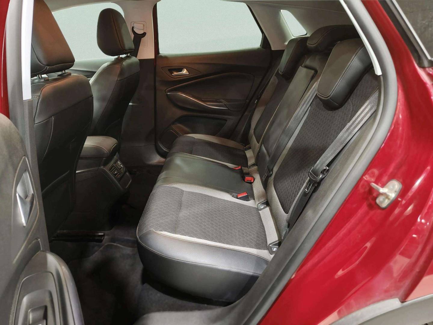 Foto asientos traseros Opel Grandland X Opel Grandland X 1.6 CDTi S&S Excellence (120 CV)