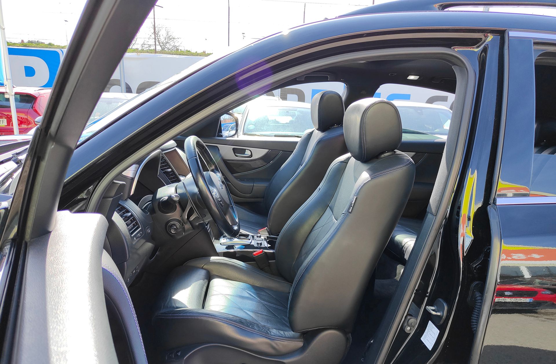 Infiniti QX70 3.0 D S Premium - foto 11
