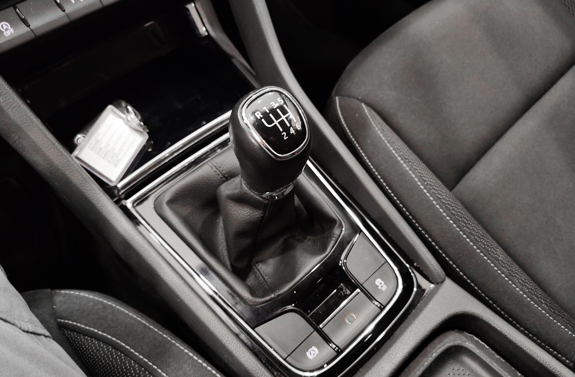 Škoda Karoq 2.0 TDI Selection - foto 5