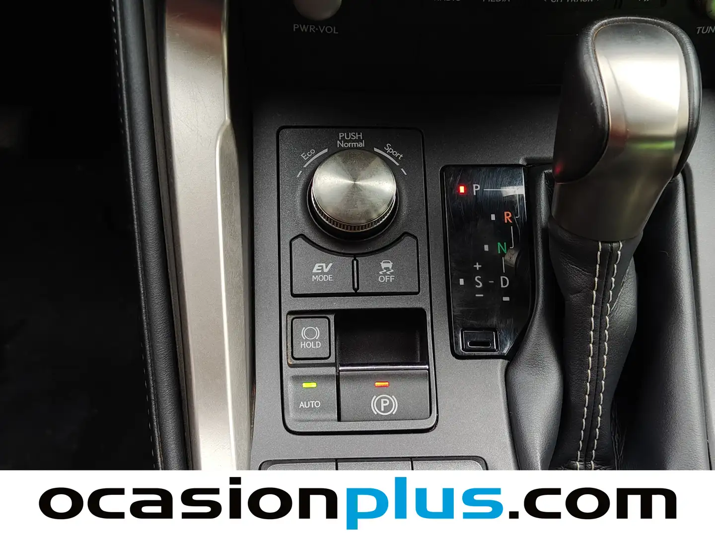 Foto Lexus NX Lexus NX 300h Business Navigation 2WD (197 CV)
