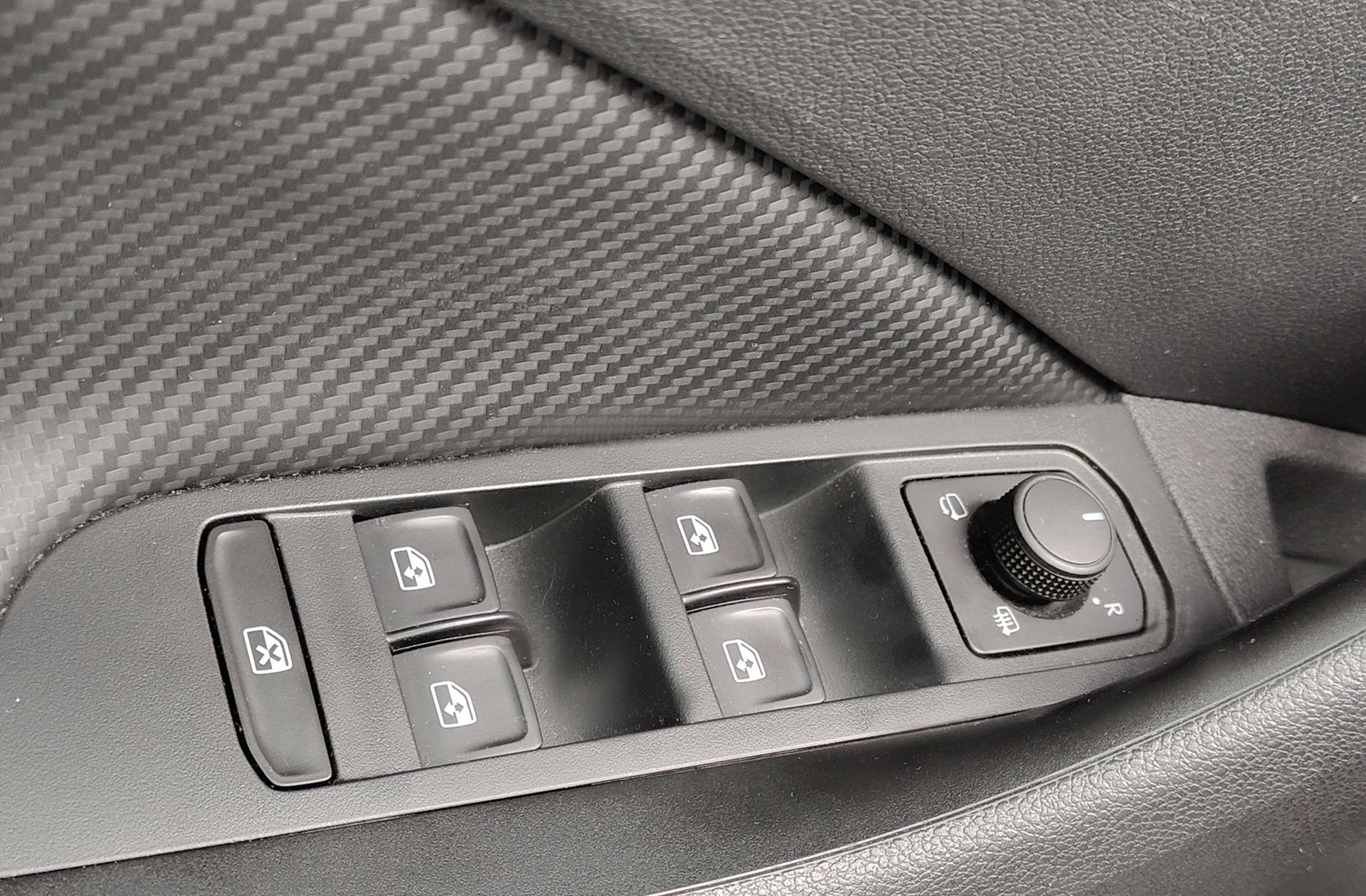 Škoda Kamiq 1.5 TSI Montecarlo DSG - foto 39