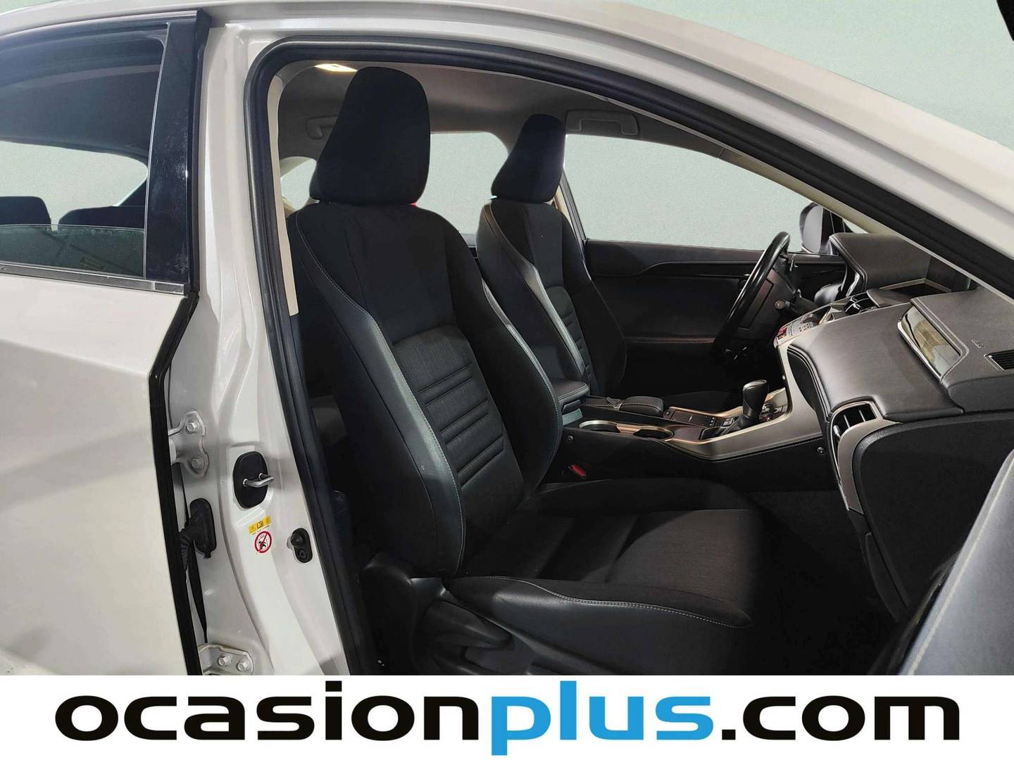 Lexus NX Lexus NX 300h Business Navigation 2WD (197 CV) km 0