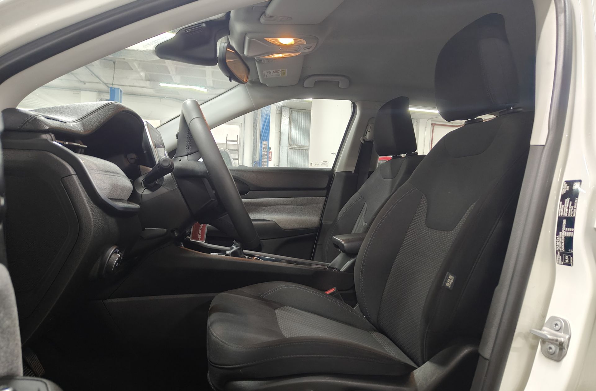 Jeep Compass 1.6 MultiJet Longitude 4x2 - foto 9