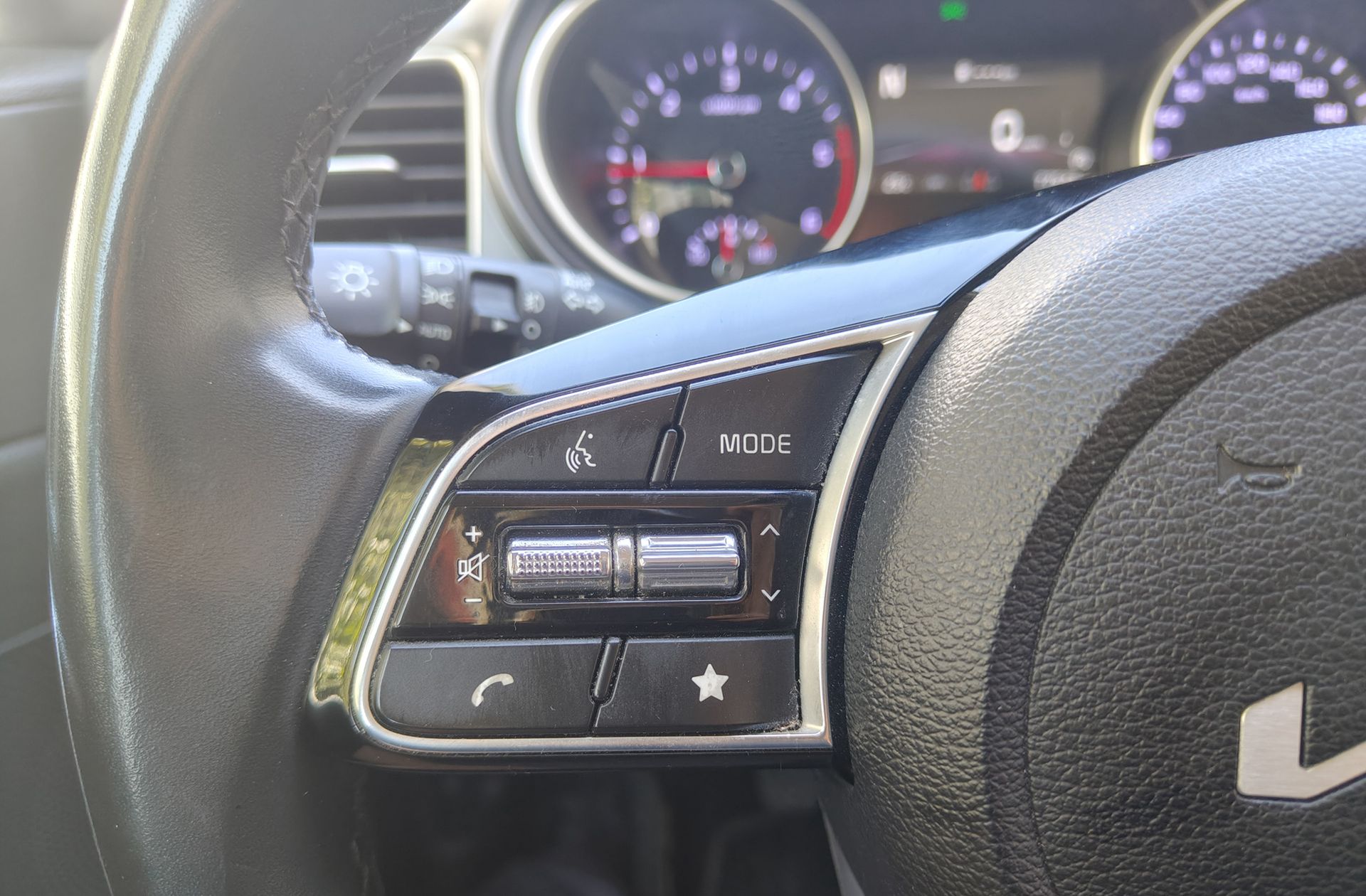 Kia Ceed 1.6 MHEV iMT Drive - foto 24