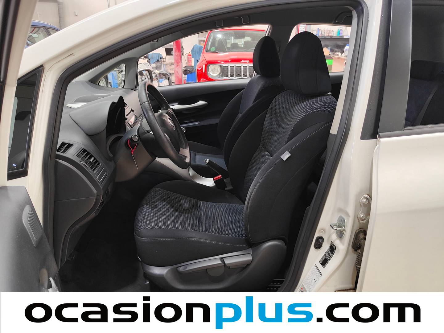 Foto asientos delanteros Toyota Auris Toyota Auris 1.6 VVT-I Active (132 CV)
