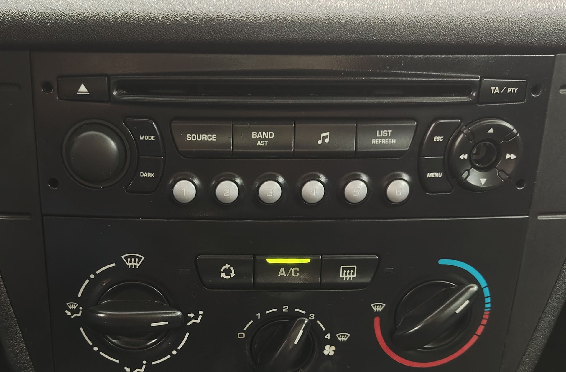 Citroën C4 1.6 HDi LX - foto 28
