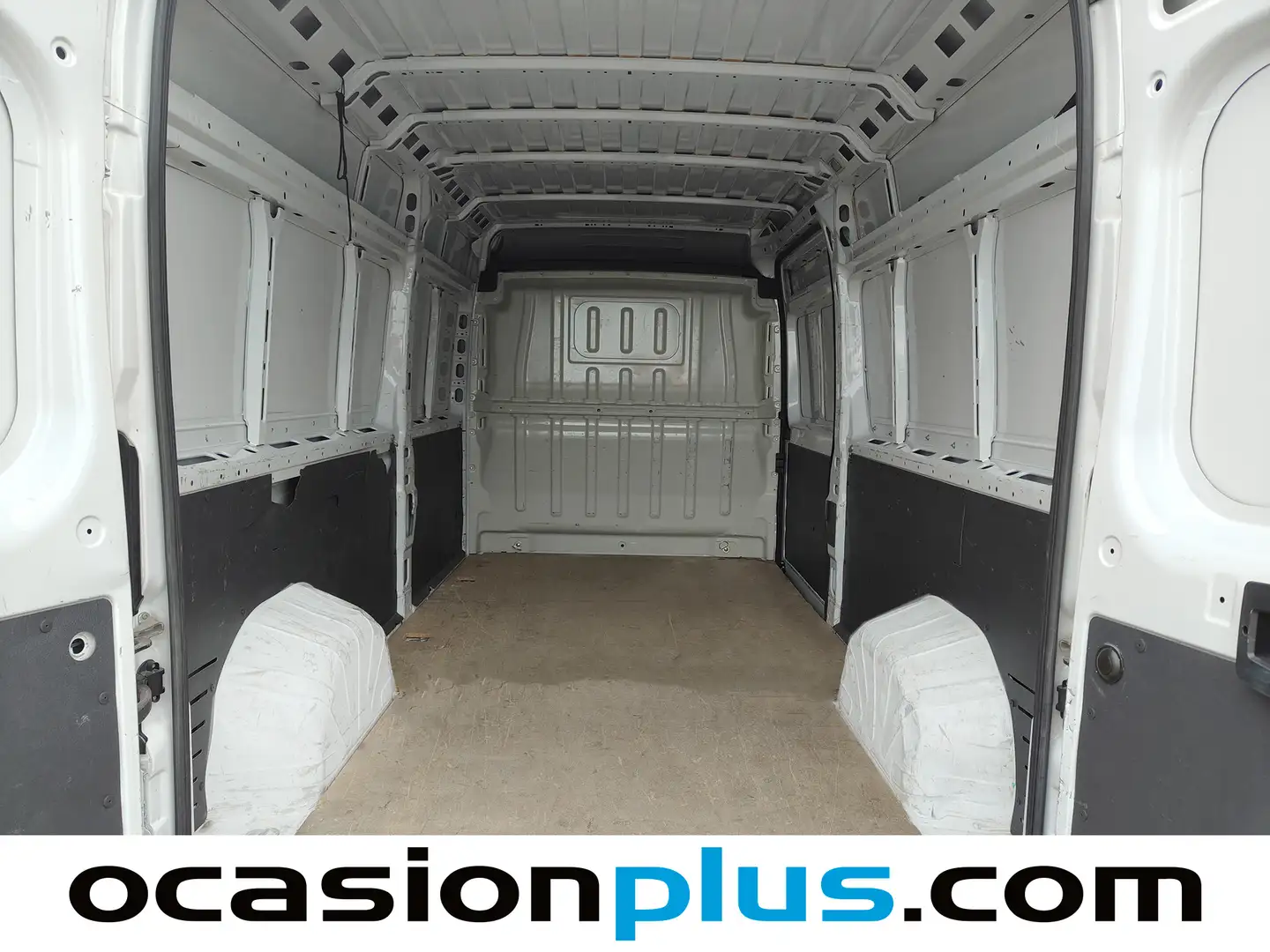 Foto Peugeot Boxer Peugeot Boxer BlueHDi 140 S&S 335 L3H2 (140 CV)