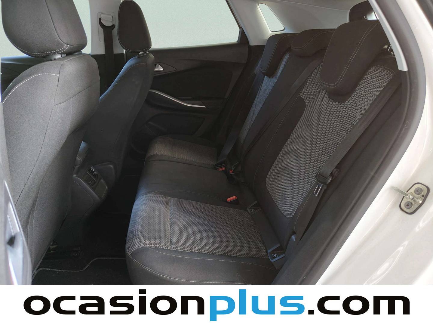 Foto asientos traseros Opel Grandland X Opel Grandland X 1.2 Turbo Selective  (130 CV)