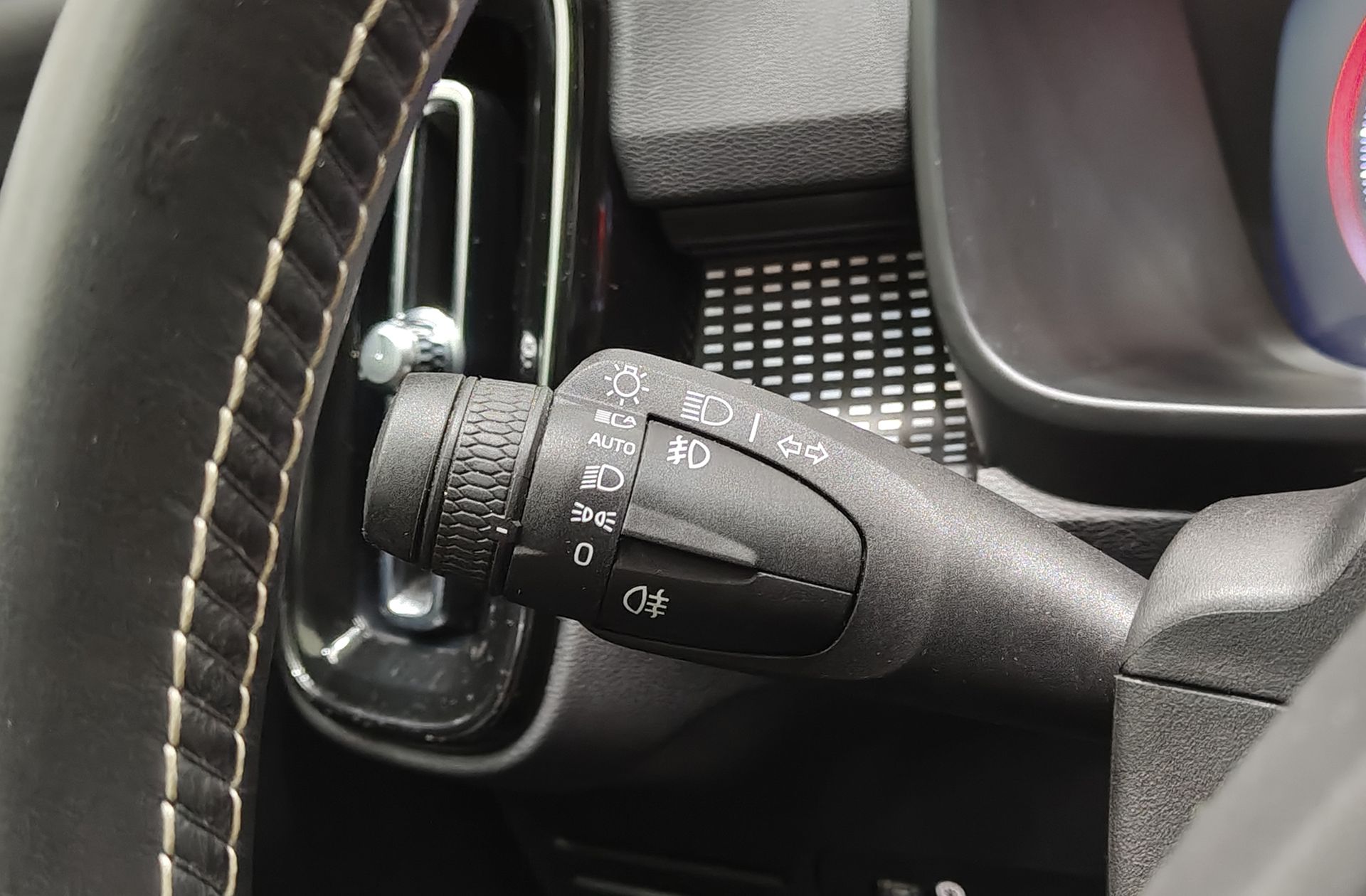 Volvo XC40 D3 R-Design - foto 28