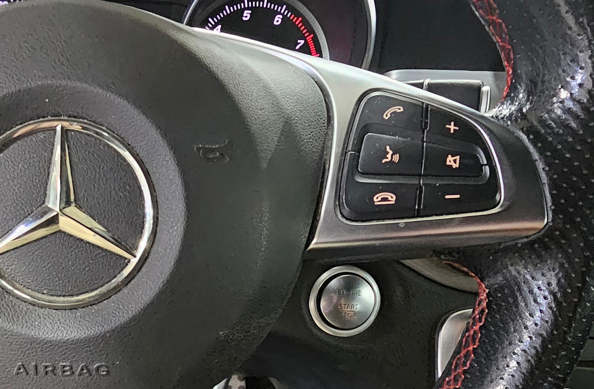 Mercedes-Benz GLA 180 Pack AMG - foto 31
