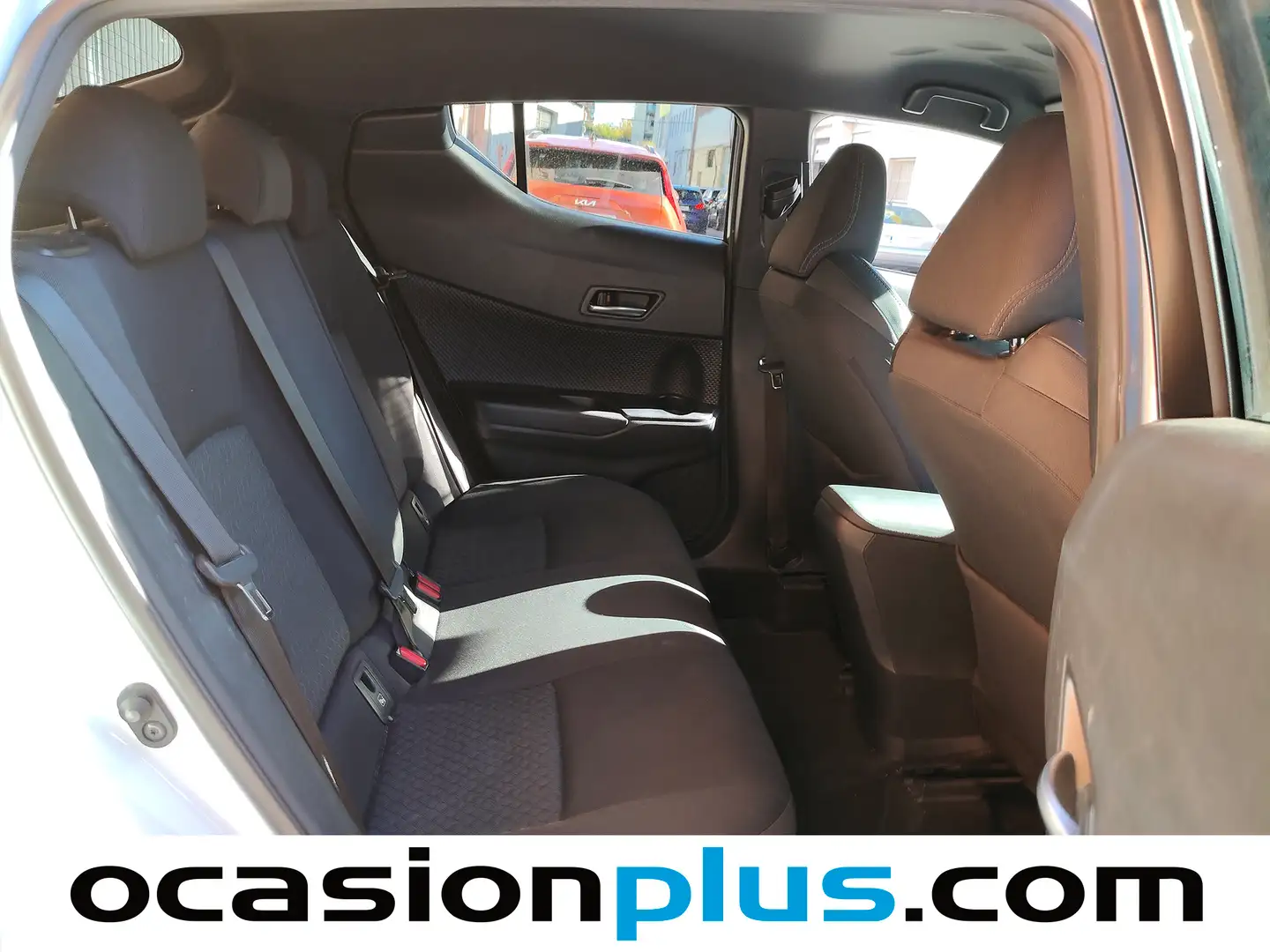 Foto Toyota C-HR Toyota C-HR 1.8 125H Advance (122 CV)