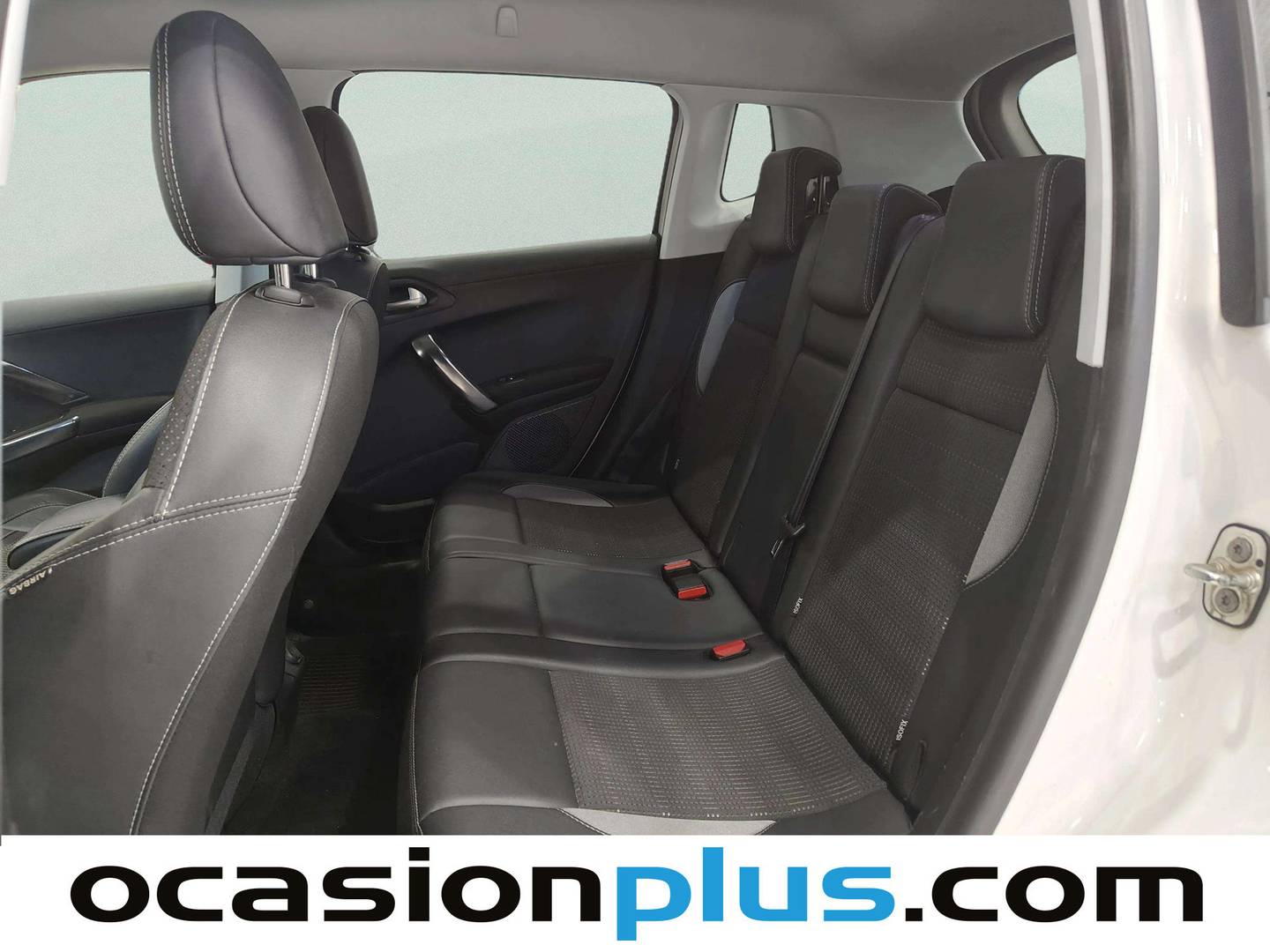 Foto asientos traseros Peugeot 2008 Peugeot 2008 BlueHDi 100 Allure (100 CV)