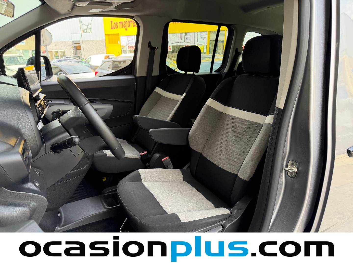 Foto asientos delanteros Citroën Berlingo Citroën Berlingo BlueHDi 100 S&S Plus Talla M (102 CV)