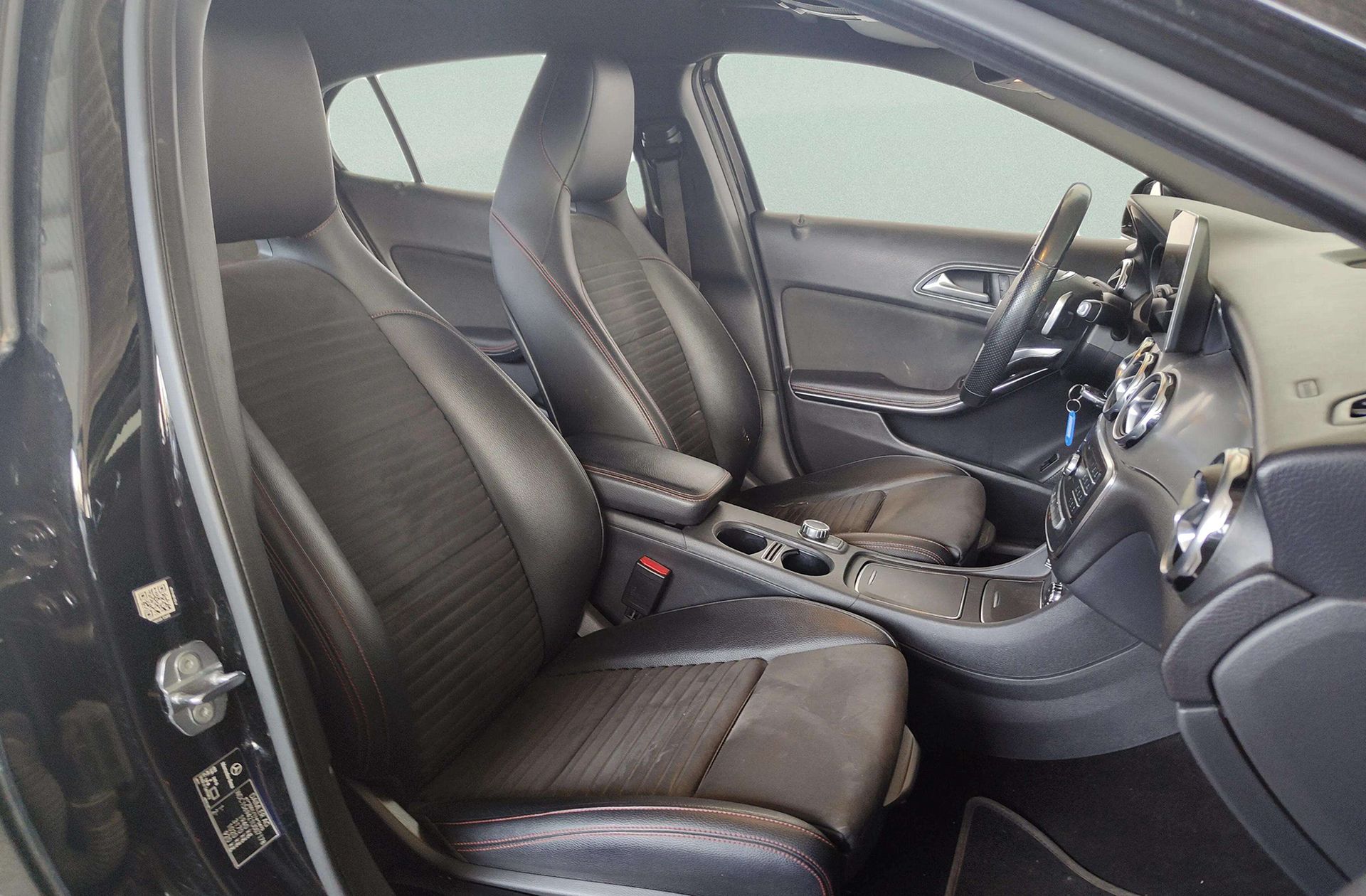 Mercedes-Benz GLA 180 Pack AMG - foto 16