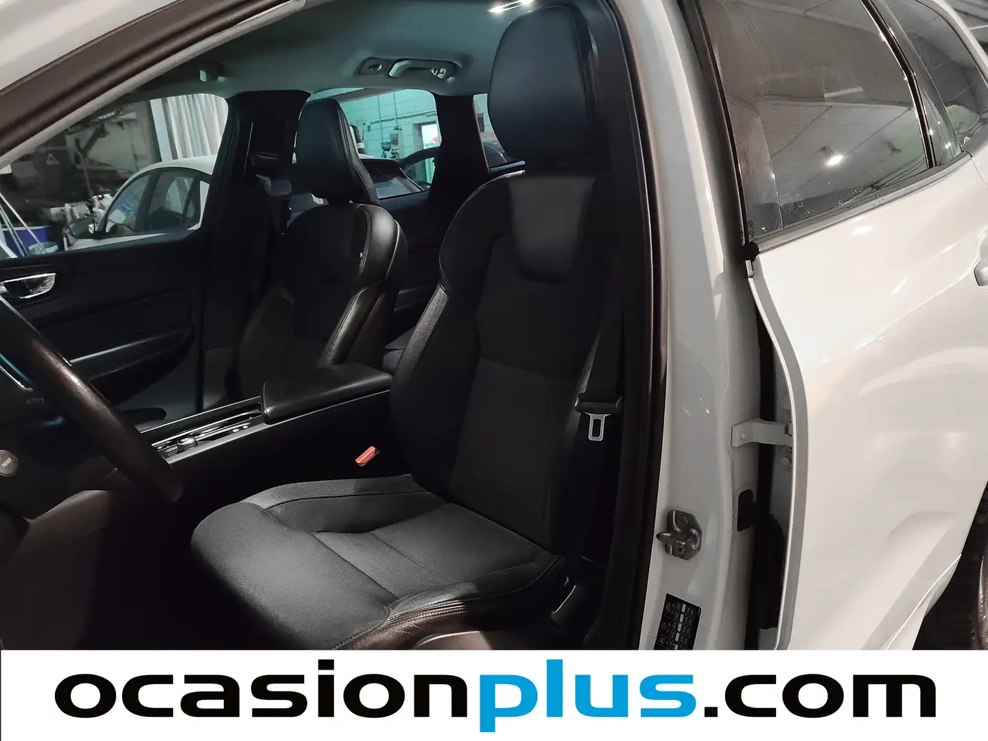 Foto Volvo XC60 Volvo XC60 D4 Momentum AWD Auto (190 CV)