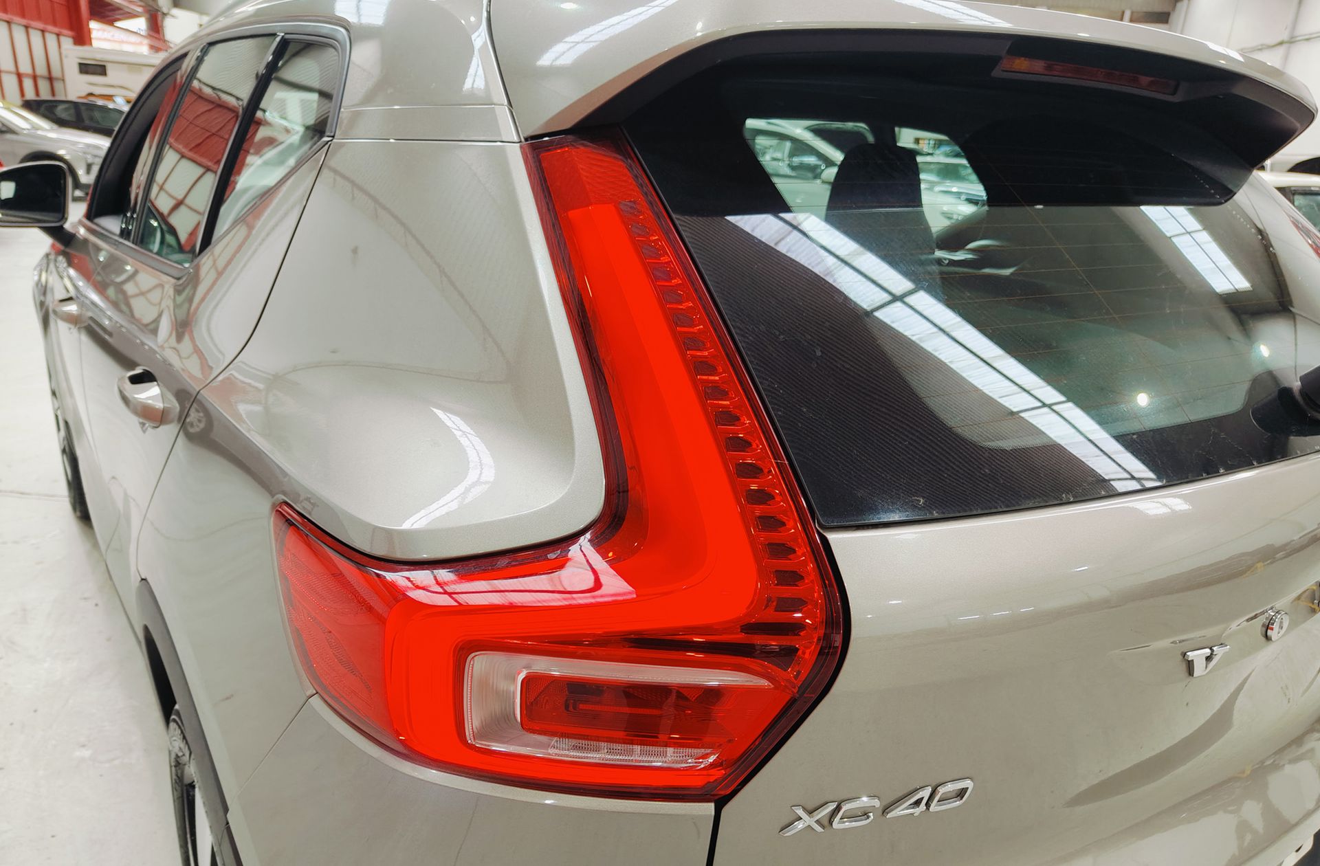 Volvo XC40 T4 Business Plus - foto 17