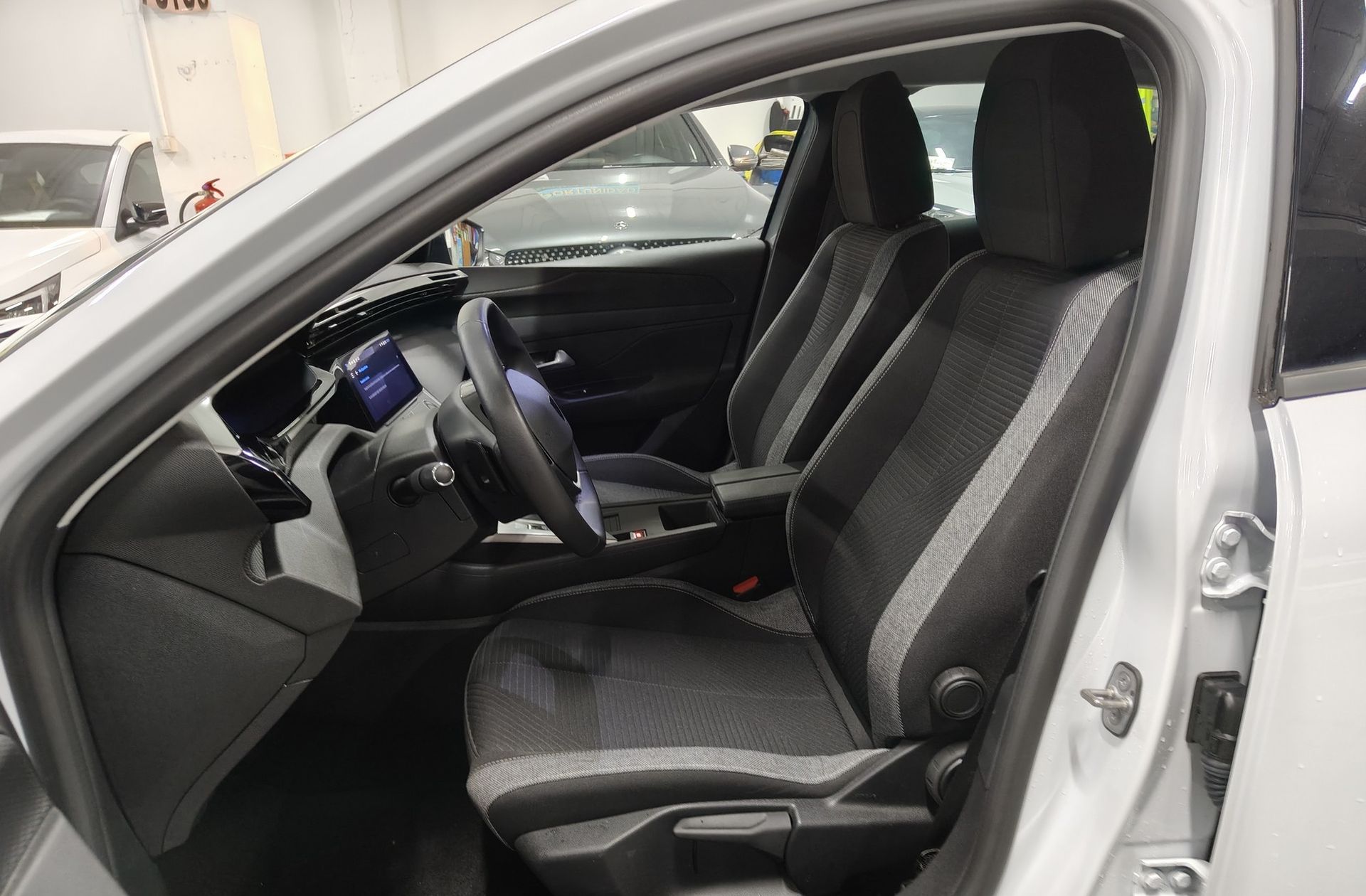 Peugeot 308 PureTech 130 Active Pack EAT8 - foto 11