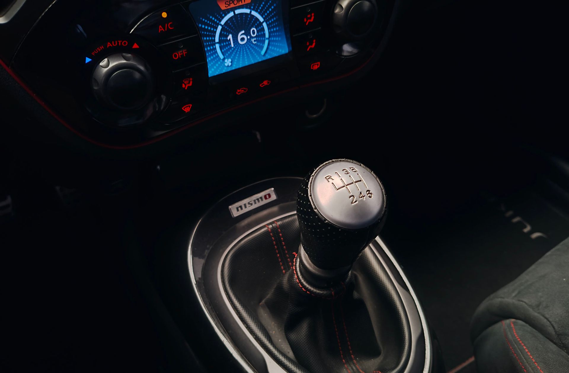 Nissan Juke 1.6 DIG-T Nismo 4x2 - foto 6