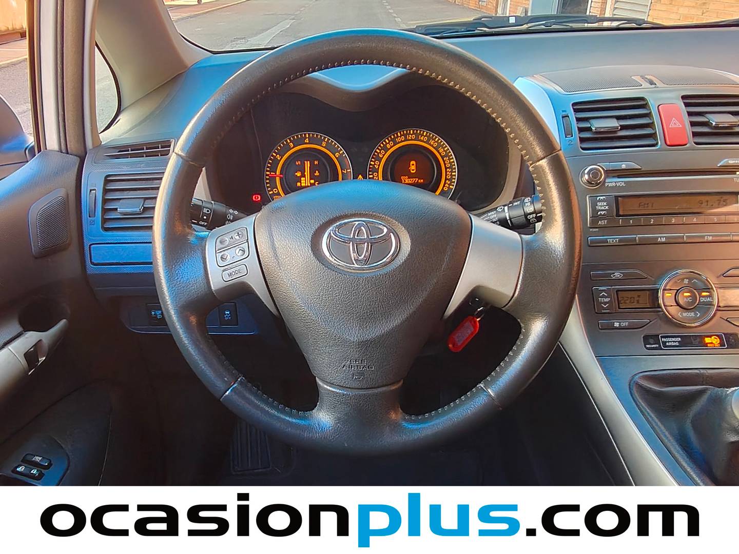 Extras y acabados del Toyota Auris Toyota Auris 1.4 VVT-I Luna (97 CV)