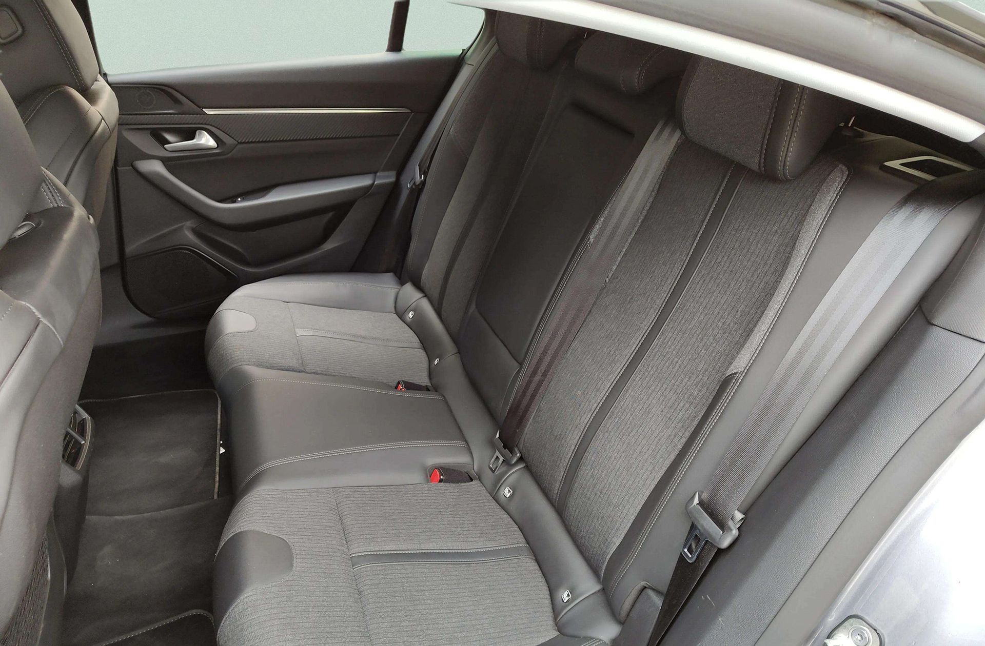 Peugeot 508 PureTech 130 Allure Pack EAT8 - foto 14