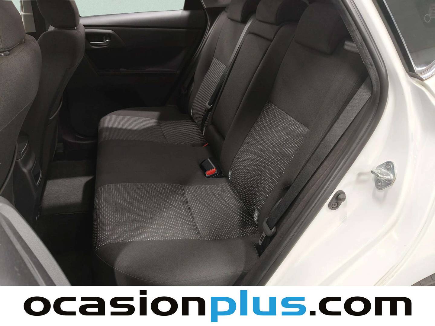 Foto asientos traseros Toyota Auris Toyota Auris 90D Active (90 CV)