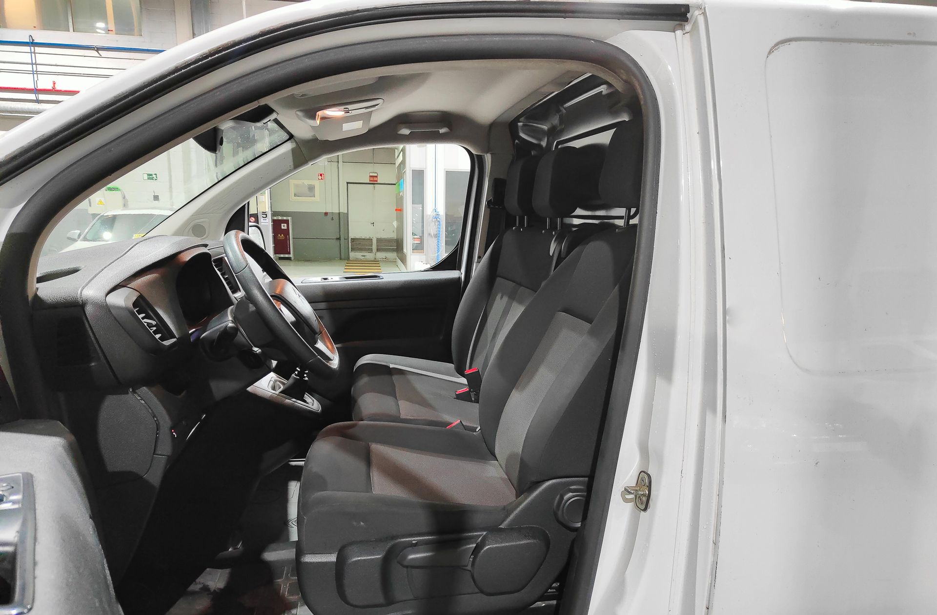 Citroën Jumpy Furgon BlueHDi 120 Talla M 3 plazas - foto 8