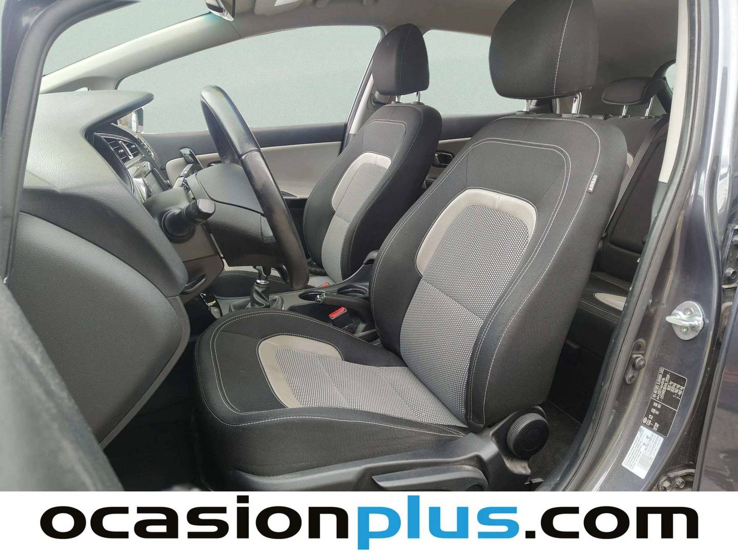 Foto asientos delanteros KIA Ceed KIA Ceed 1.4 CVVT x-Tech17 (100 CV)
