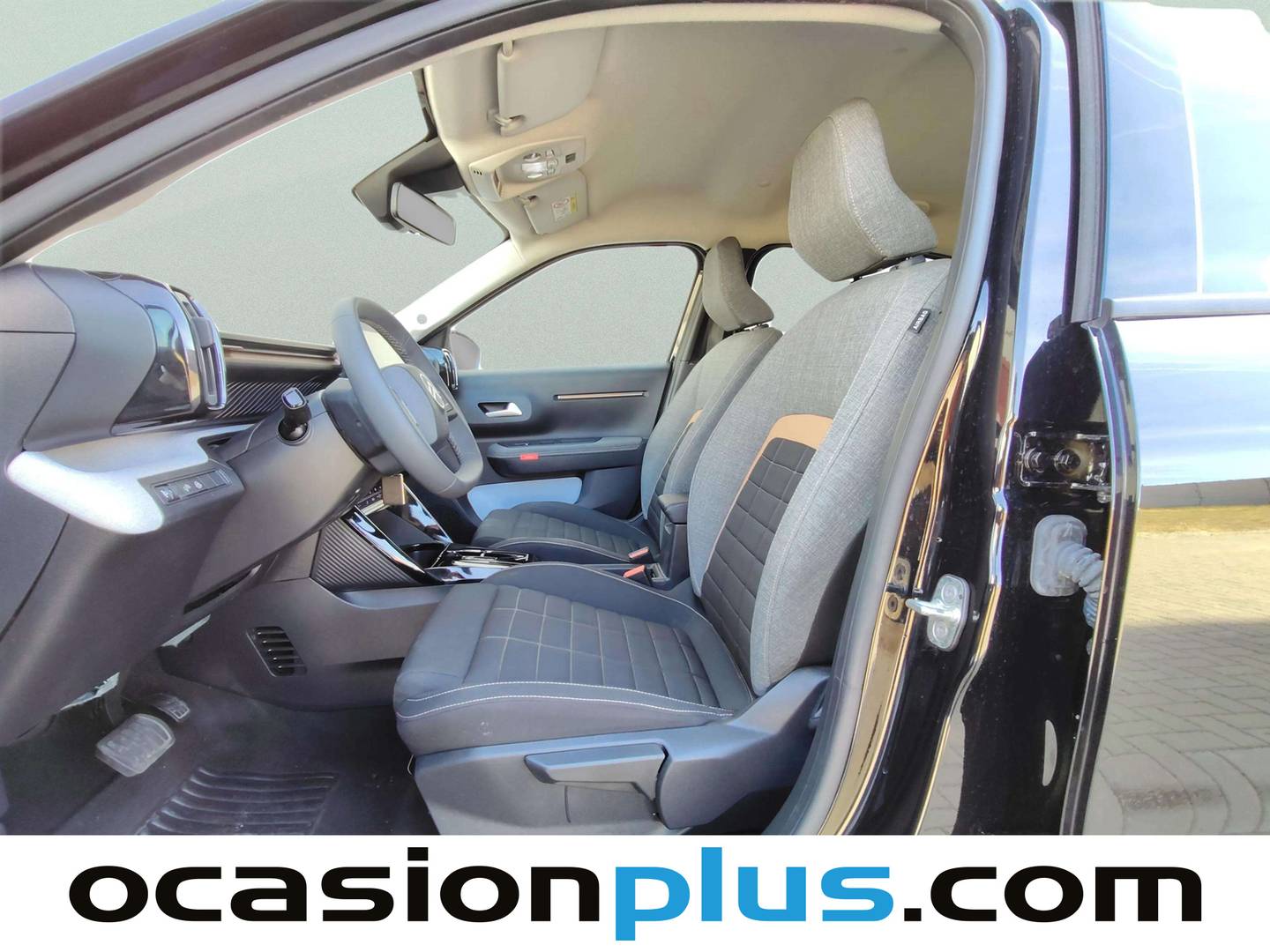 Foto asientos delanteros Citroën C3 Aircross Citroën C3 Aircross Hybrid 145 Plus e-DCS6 (145 CV)