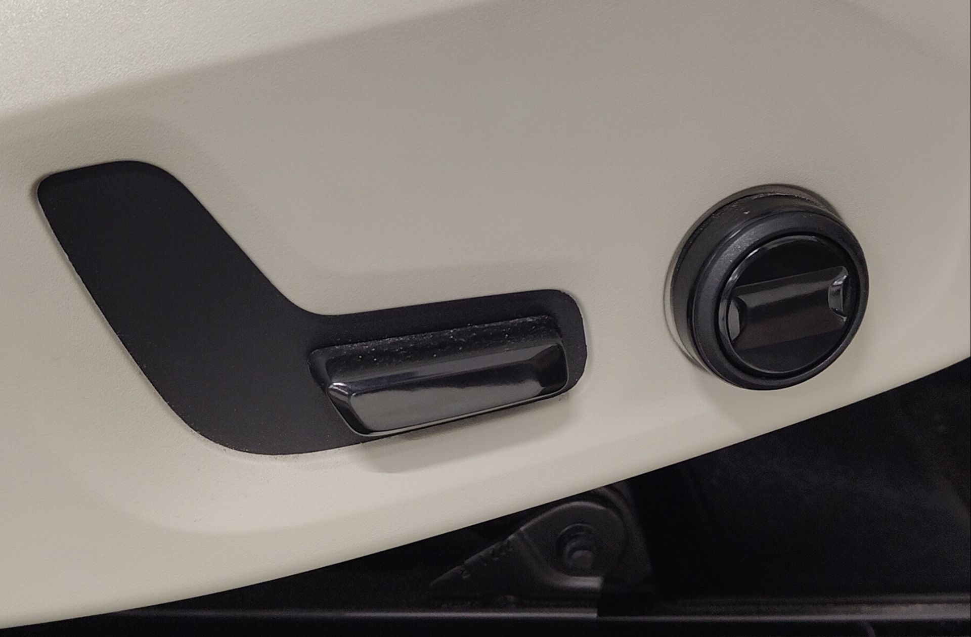 Volvo XC60 B4 D Core - foto 23