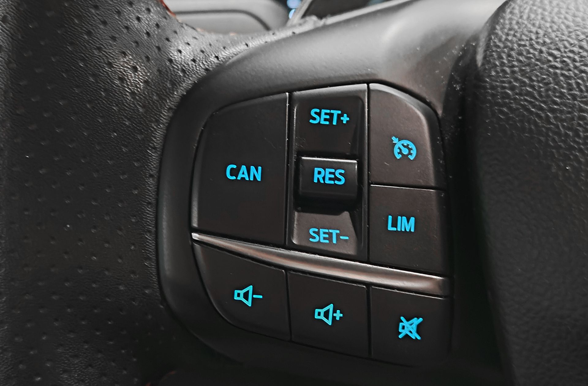 Ford Focus 1.0 EcoBoost MHEV ST-Line - foto 27
