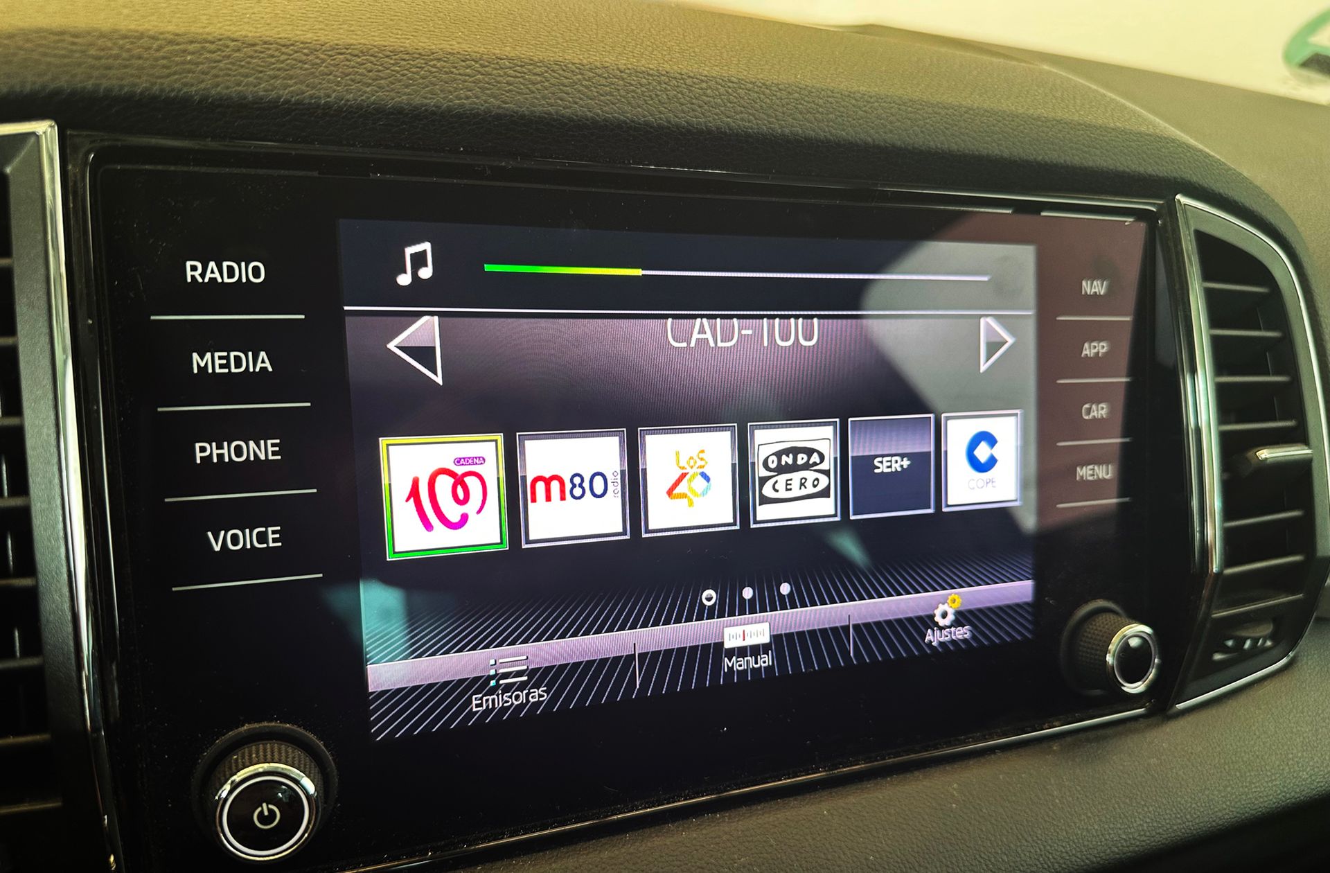 Škoda Karoq 1.6 TDI Like - foto 32