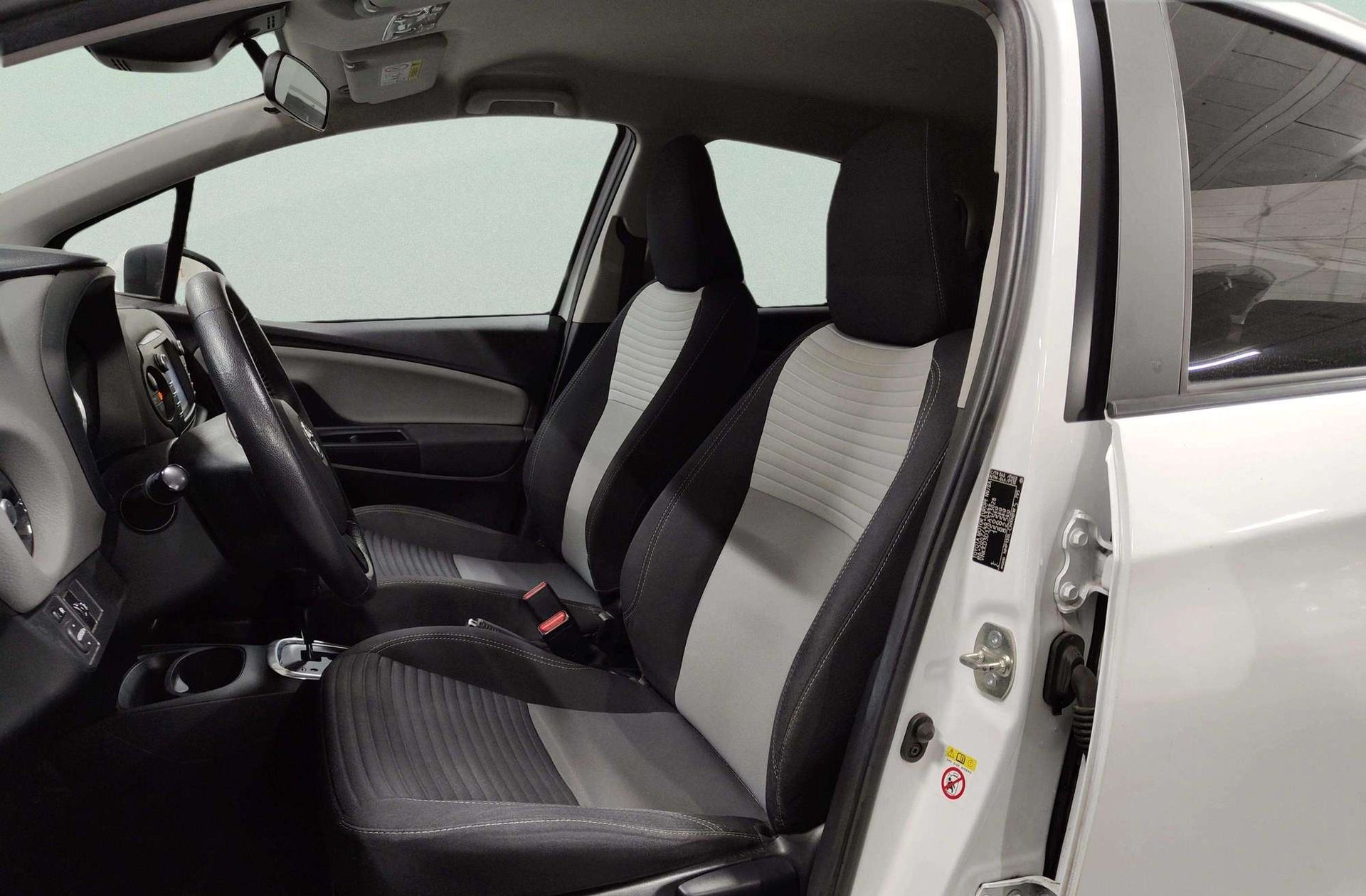 Toyota Yaris 1.5 Hybrid Active - foto 11