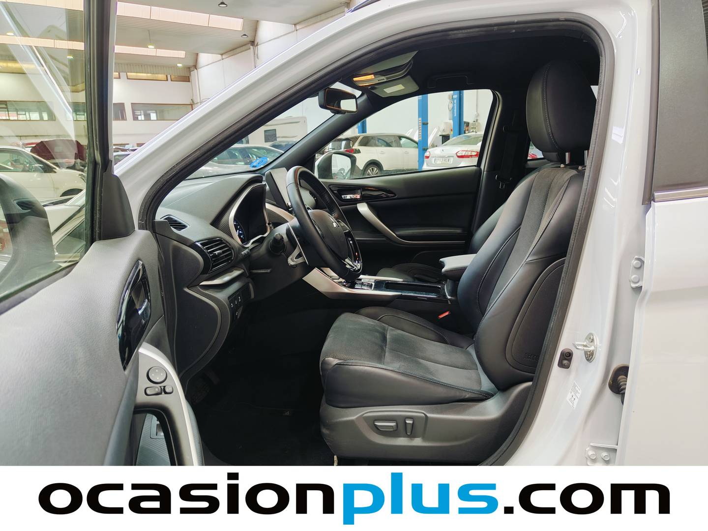 Foto asientos delanteros Mitsubishi Eclipse Cross Mitsubishi Eclipse Cross 2.4 PHEV Kaiteki 4WD Auto (188 CV)
