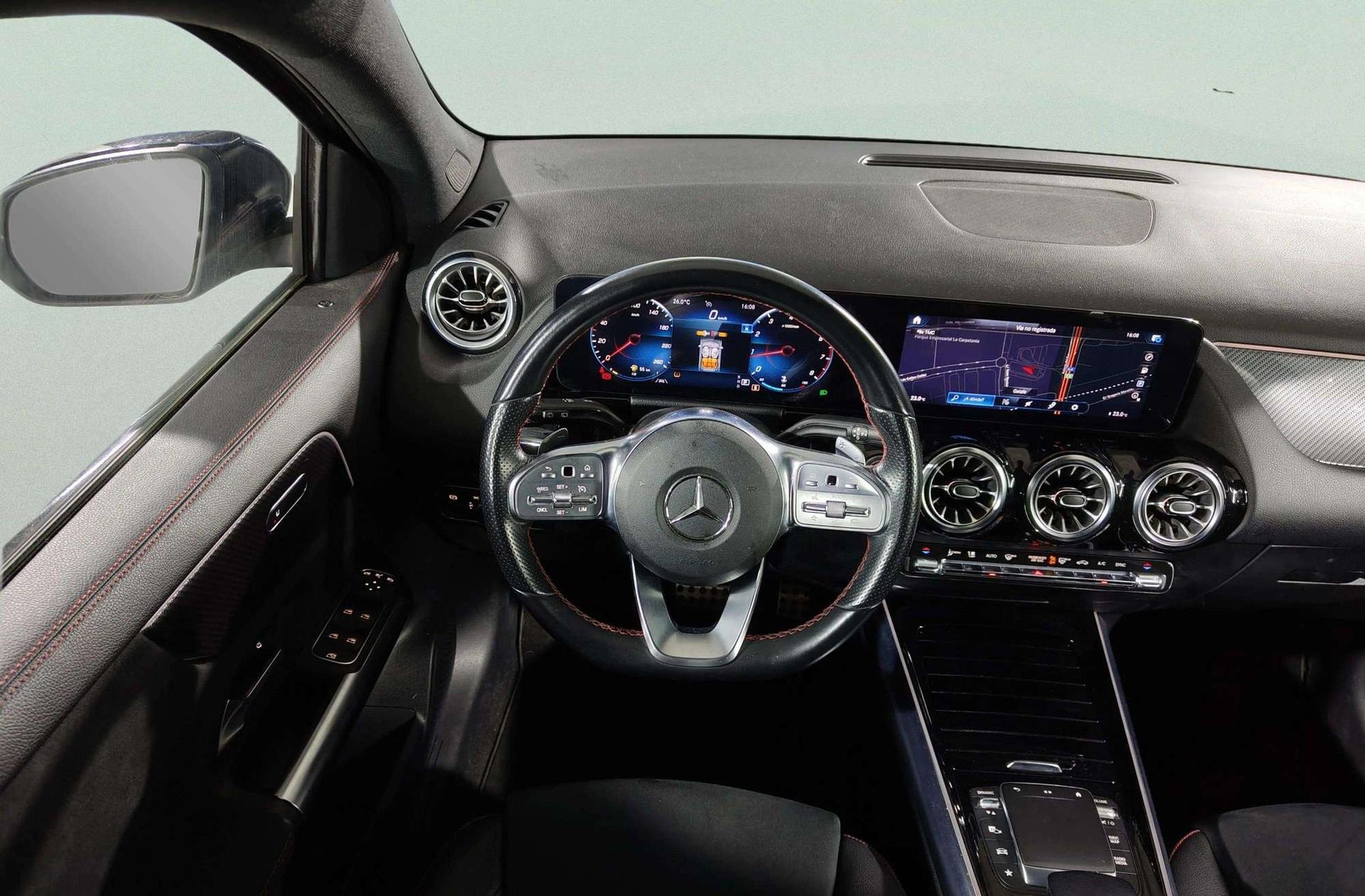 Mercedes-Benz GLA 200 - foto 23