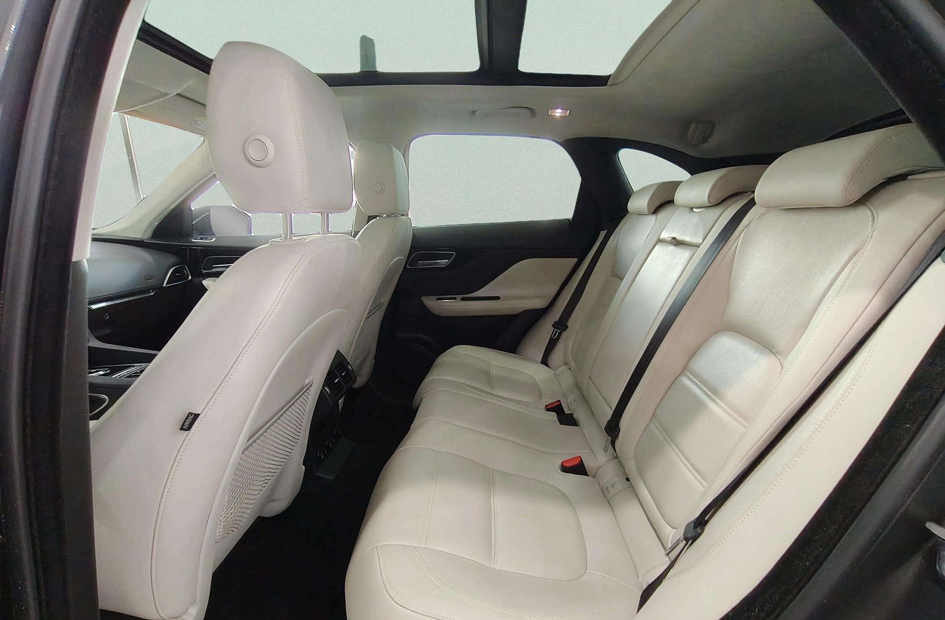 Jaguar F-Pace 2.0T i4 Prestige AWD - foto 13