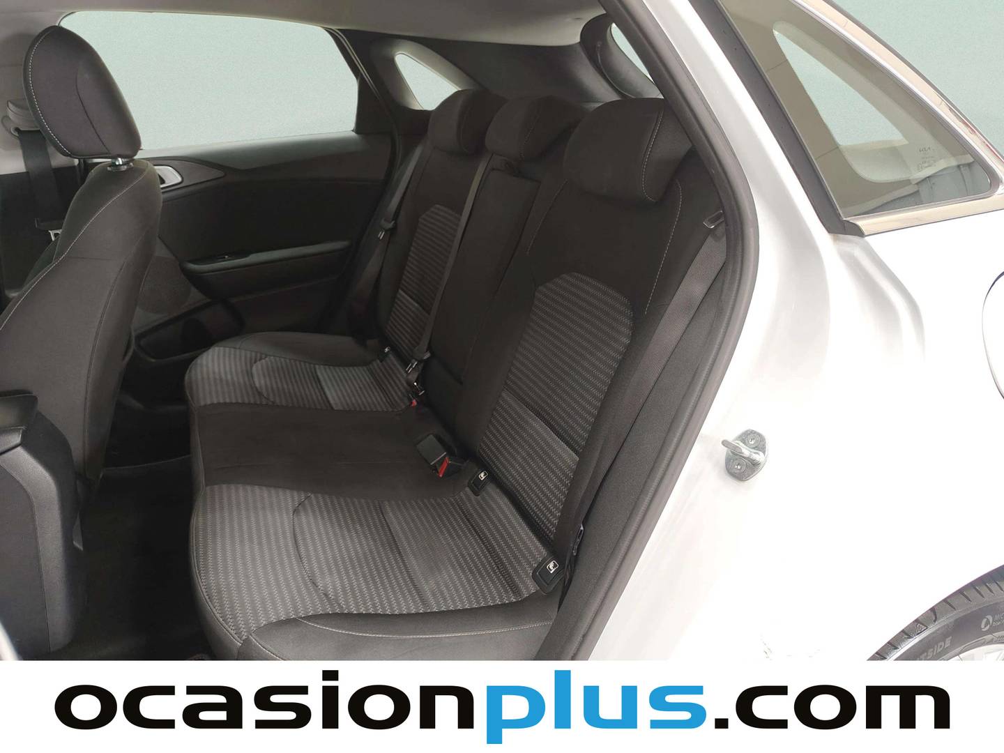Foto asientos traseros KIA Ceed KIA Ceed 1.6 MHEV iMT Drive (136 CV)
