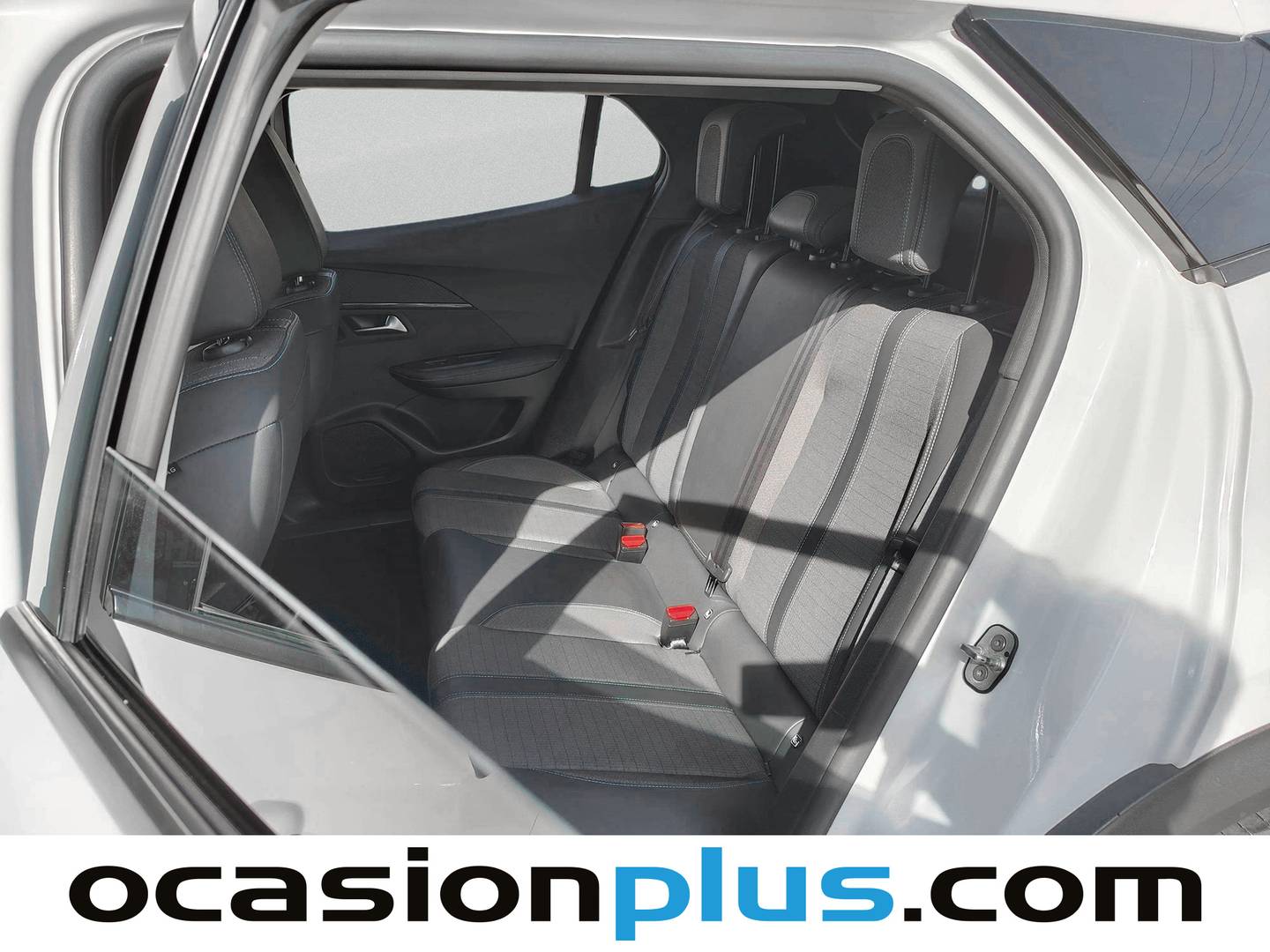 Foto asientos traseros Peugeot 2008 Peugeot 2008 PureTech 130 S&S Allure Pack EAT8 (130 CV)