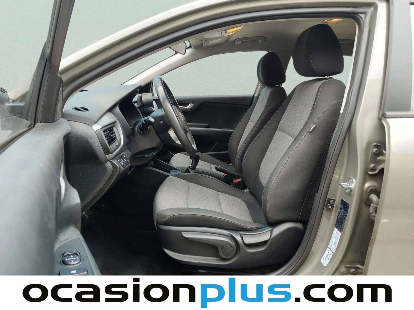 Foto asientos delanteros KIA Stonic KIA Stonic 1.0 T-GDi MHEV Concept Plus (100 CV)